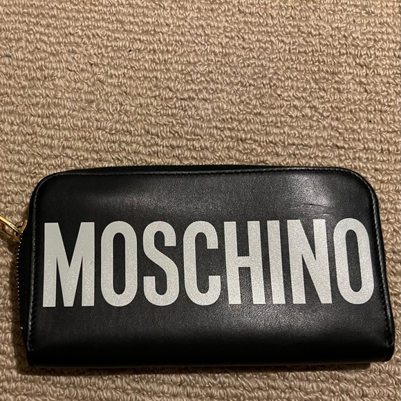 Moschino Leather Wallet with detachable wrist strap - Picture 3 of 6